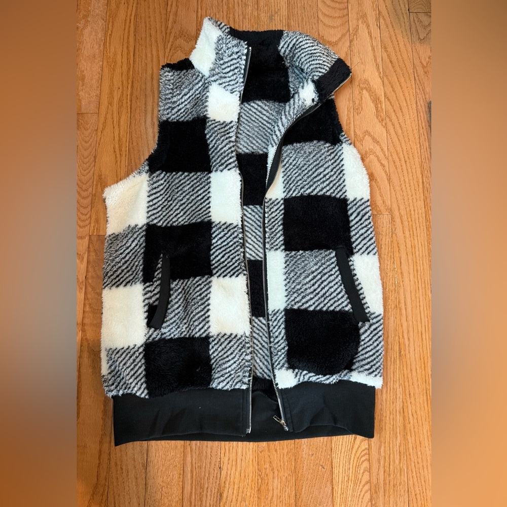 Black and White Checkered Fleece Vest Women's Full Zip Vest size  Small